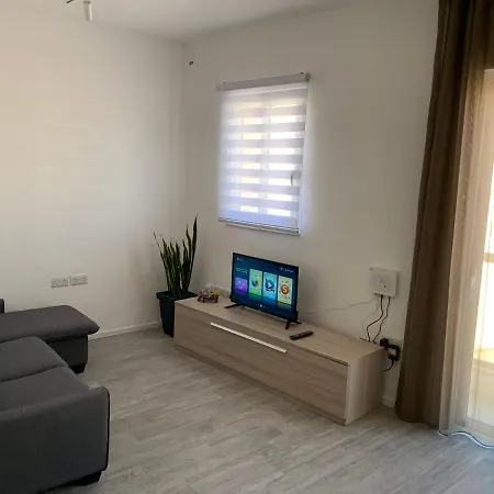 Triq San 63 * San Ġiljan